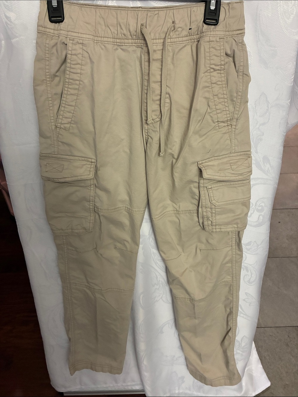 Hollister Women’s  Cargo Pants in Khaki Beige